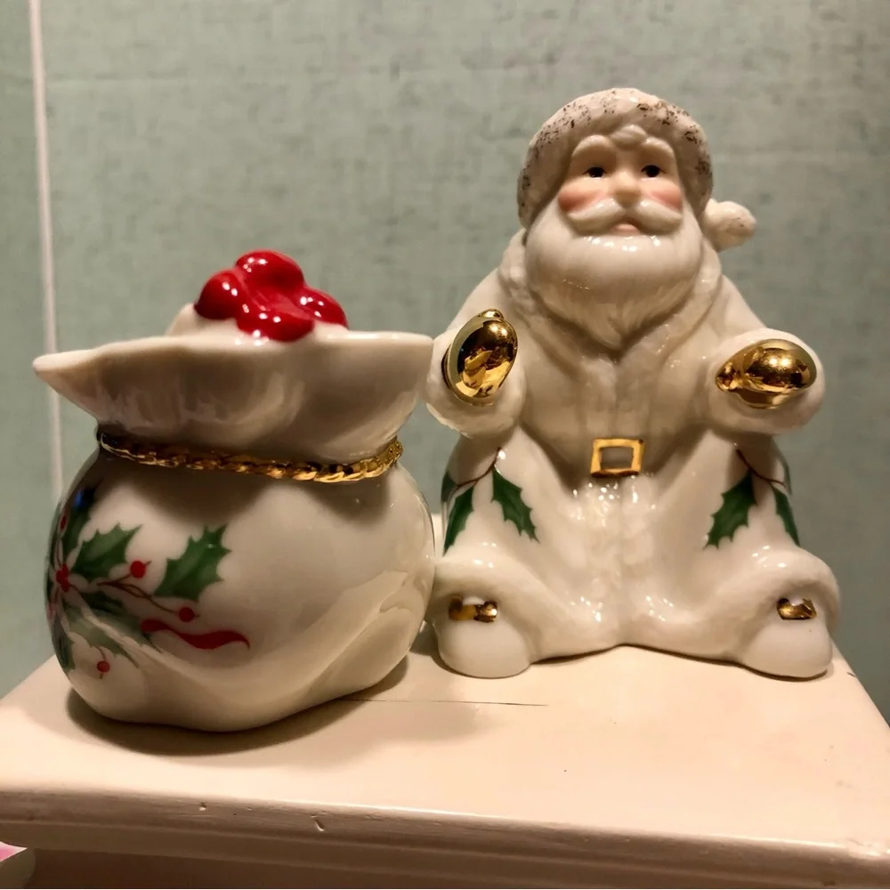 LENOX HOLIDAY SANTA WITH BAG OF TOYS SALT AND PEPPER SHAKERS HOLLY PATTE…